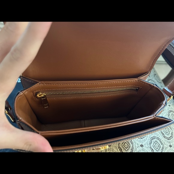 TEEN TRIOMPHE BAG IN TRIOMPHE CANVAS AND CALFSKIN
WHITE
Retail Price CA$ 3950 - Picture 3 of 8